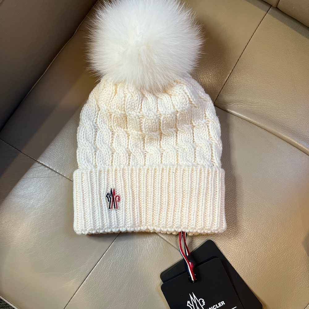 Moncler beanie with tags - Picture 4 of 5